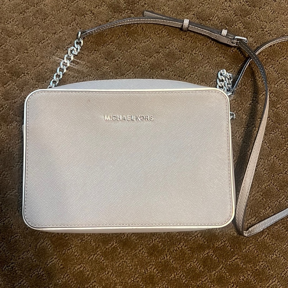 Michael Kors Grey Crossbody purse. Excellent gently used condition